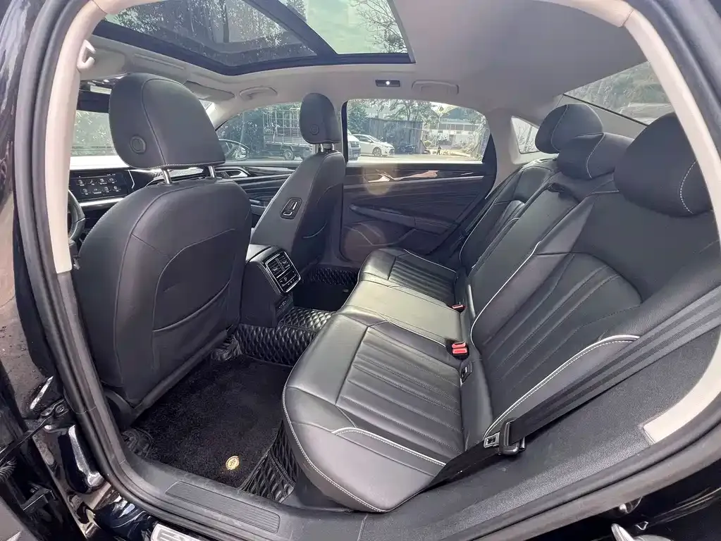 Volkswagen Passat 2023 из CN, фото 4