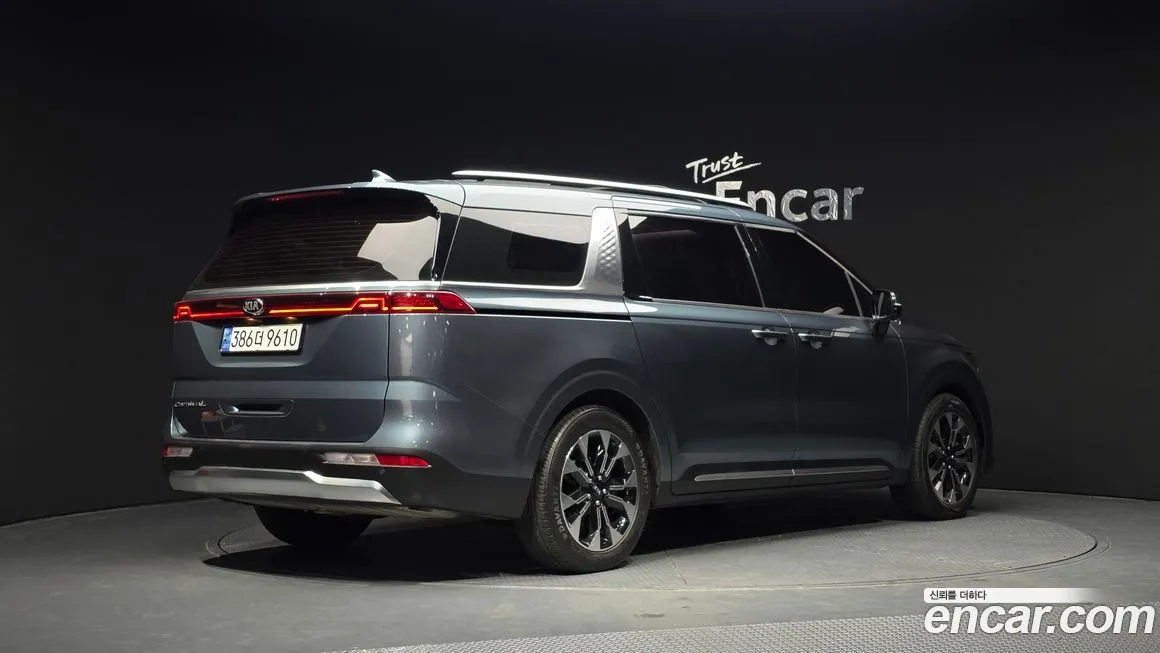 Kia Carnival — фото 7
