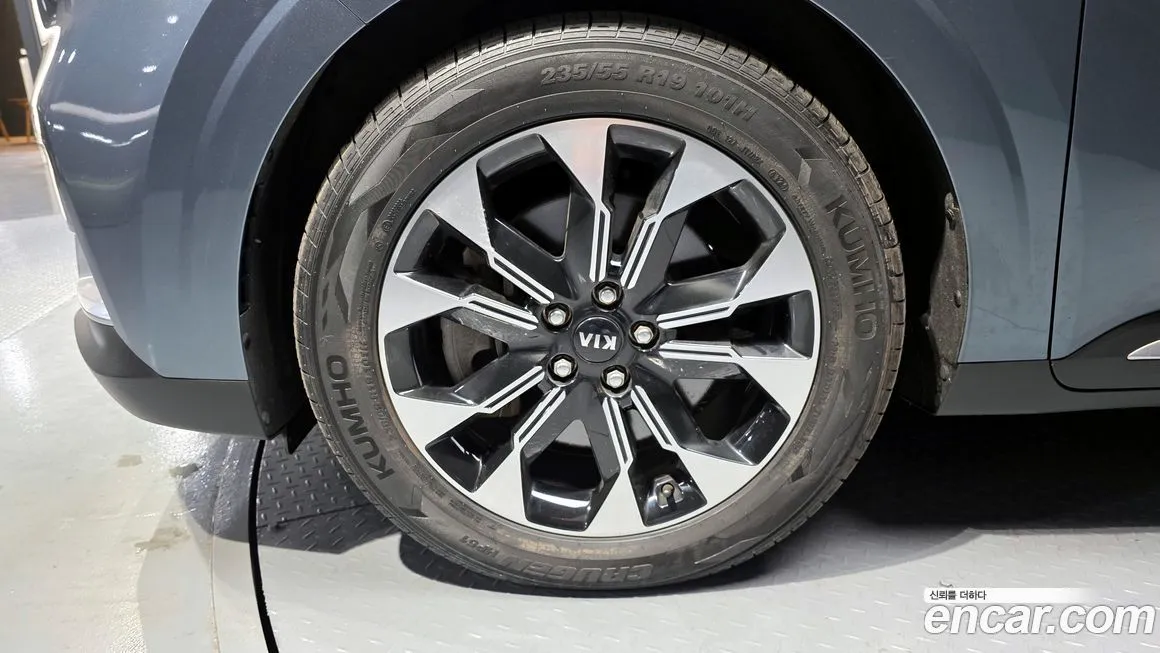 Kia Carnival — фото 10