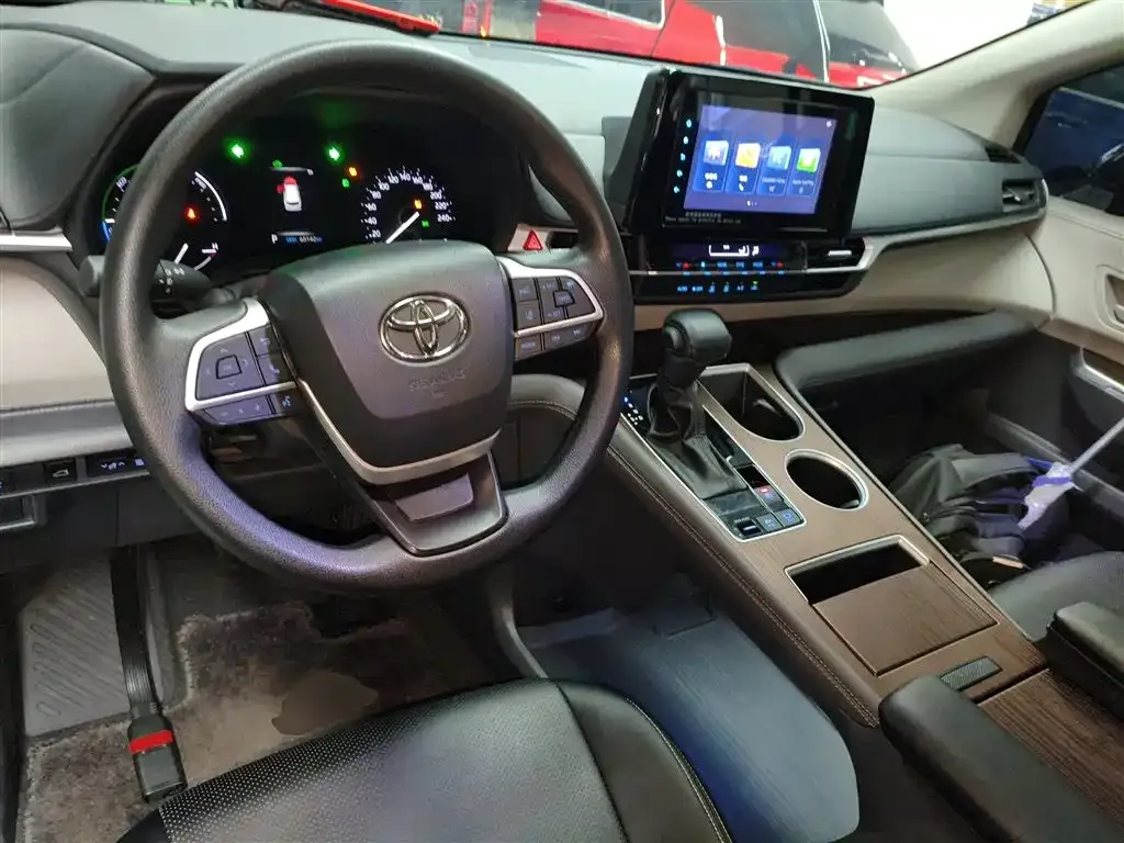 Toyota Sienna — фото 8