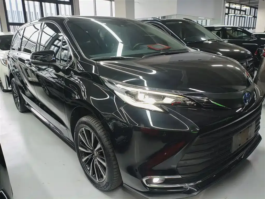 Toyota Sienna — фото 3