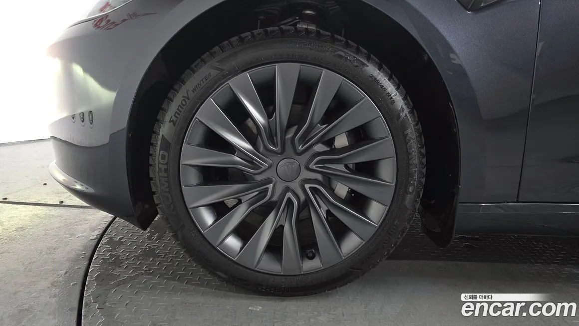 Tesla Model 3 — фото 10