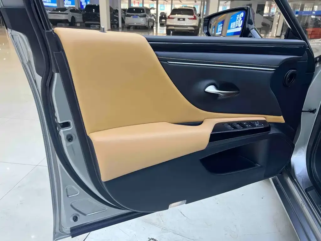 Lexus ES 2021 из CN, фото 9