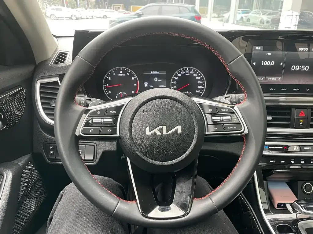 Kia KX3 2023 из CN, фото 3