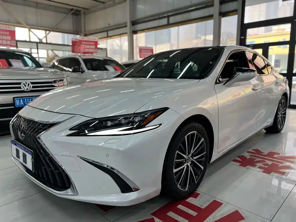 Lexus ES — фото 1
