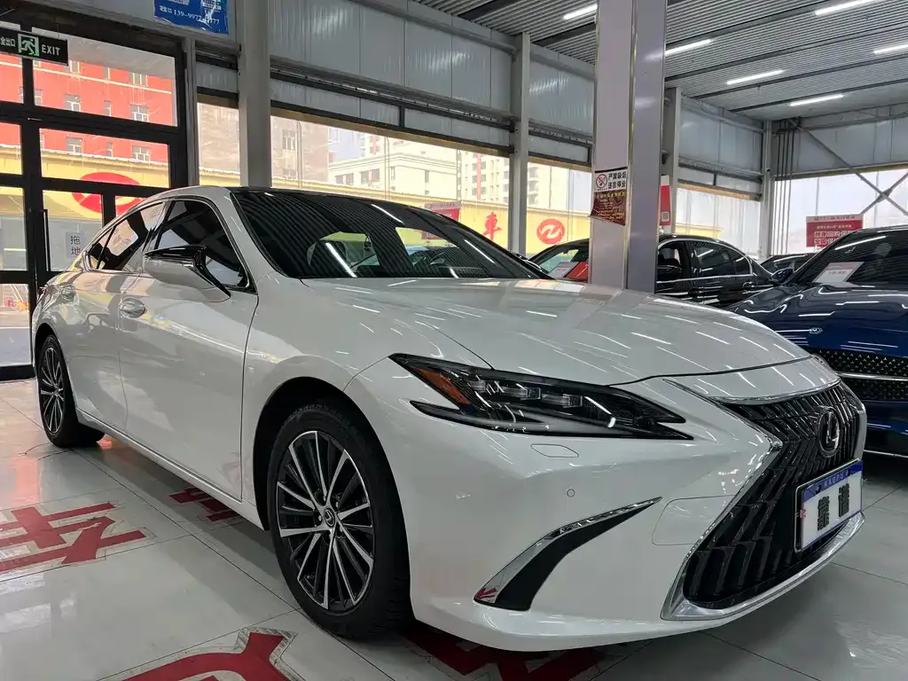 Lexus ES — фото 10