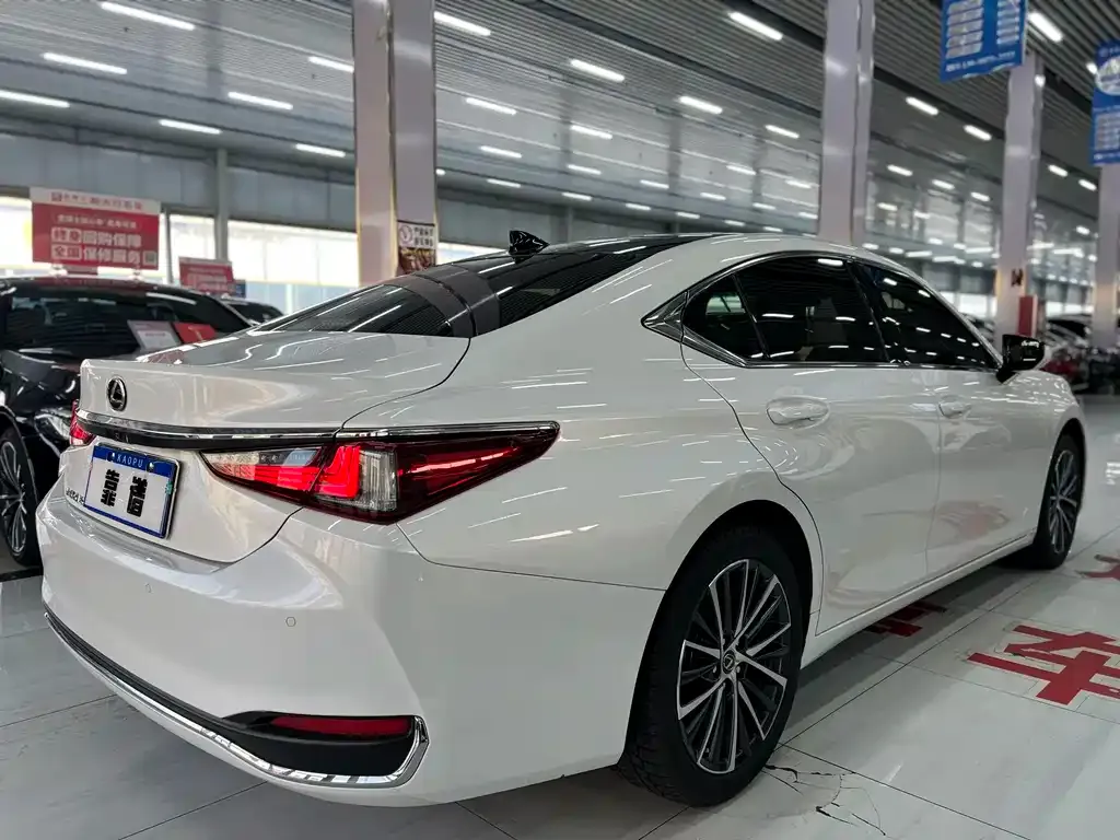 Lexus ES — фото 6