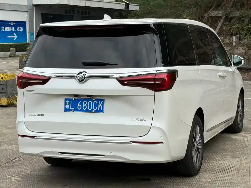 Buick GL8 2022 из CN, фото 3