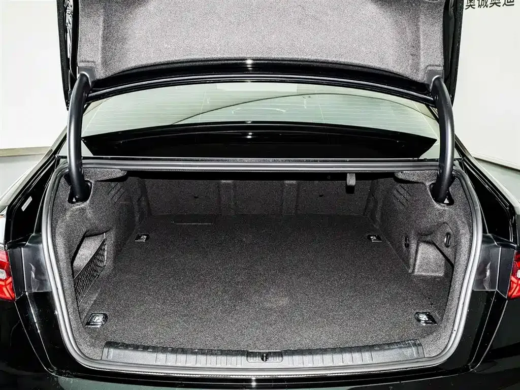 Audi A6L 2023 из CN, фото 10