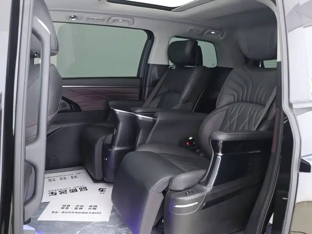 GAC Motor Trumpchi M8 — фото 10