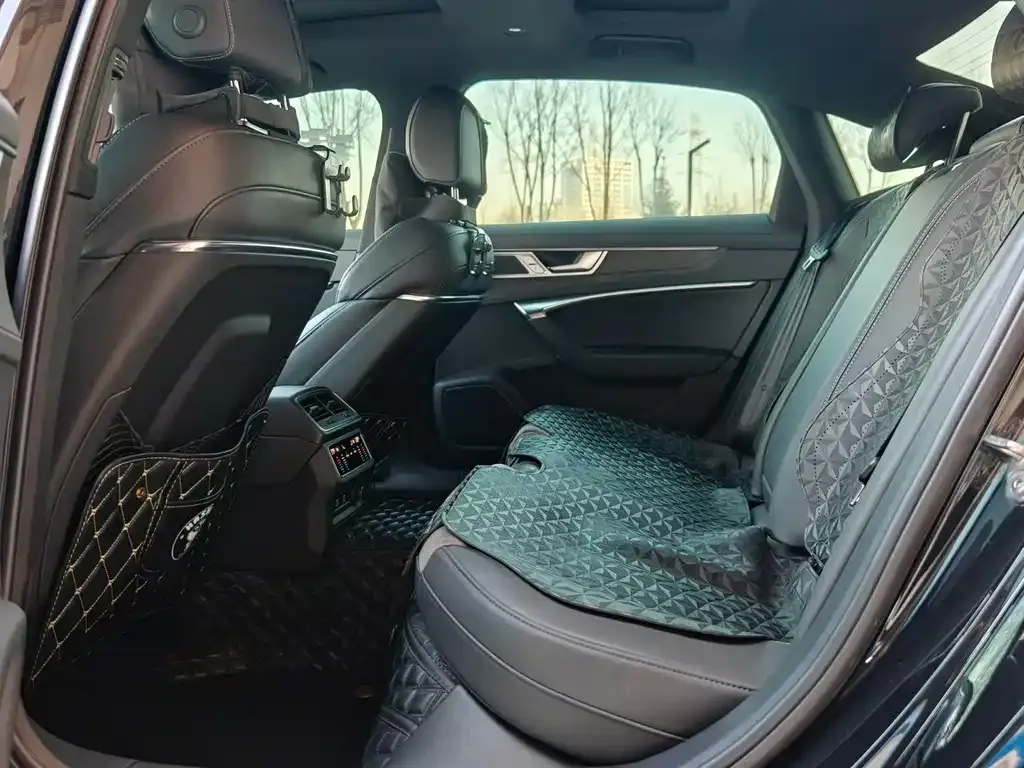 Audi A6L 2023 из CN, фото 7