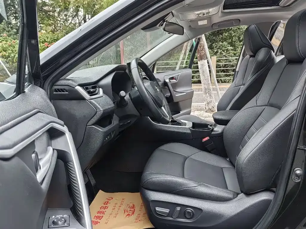 Toyota Wildlander 2022 из CN, фото 3