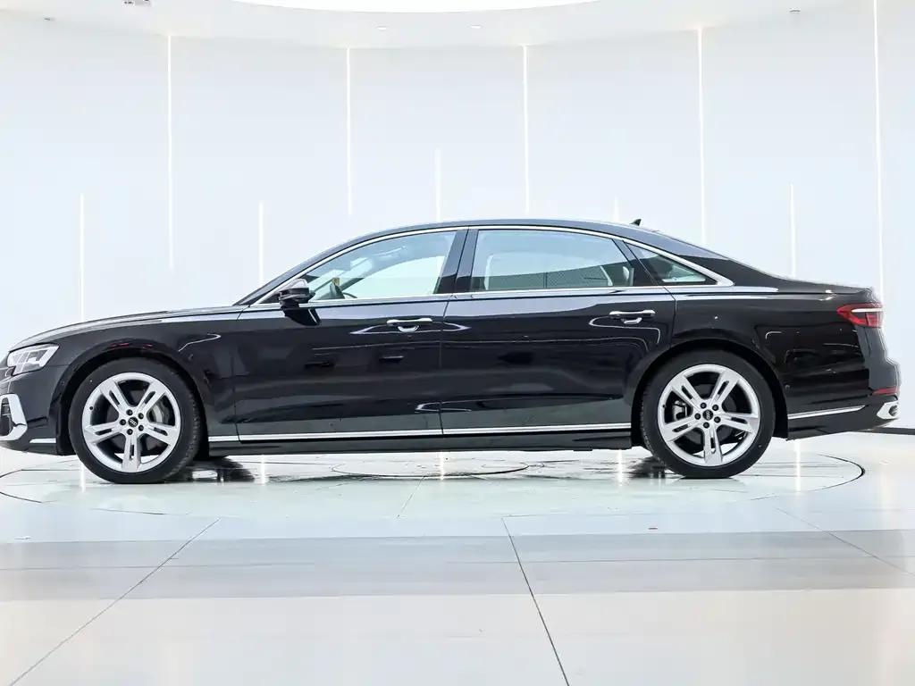 Audi A8 — фото 2