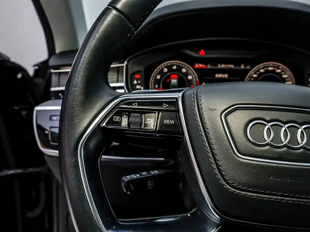 Audi A8 — фото 10