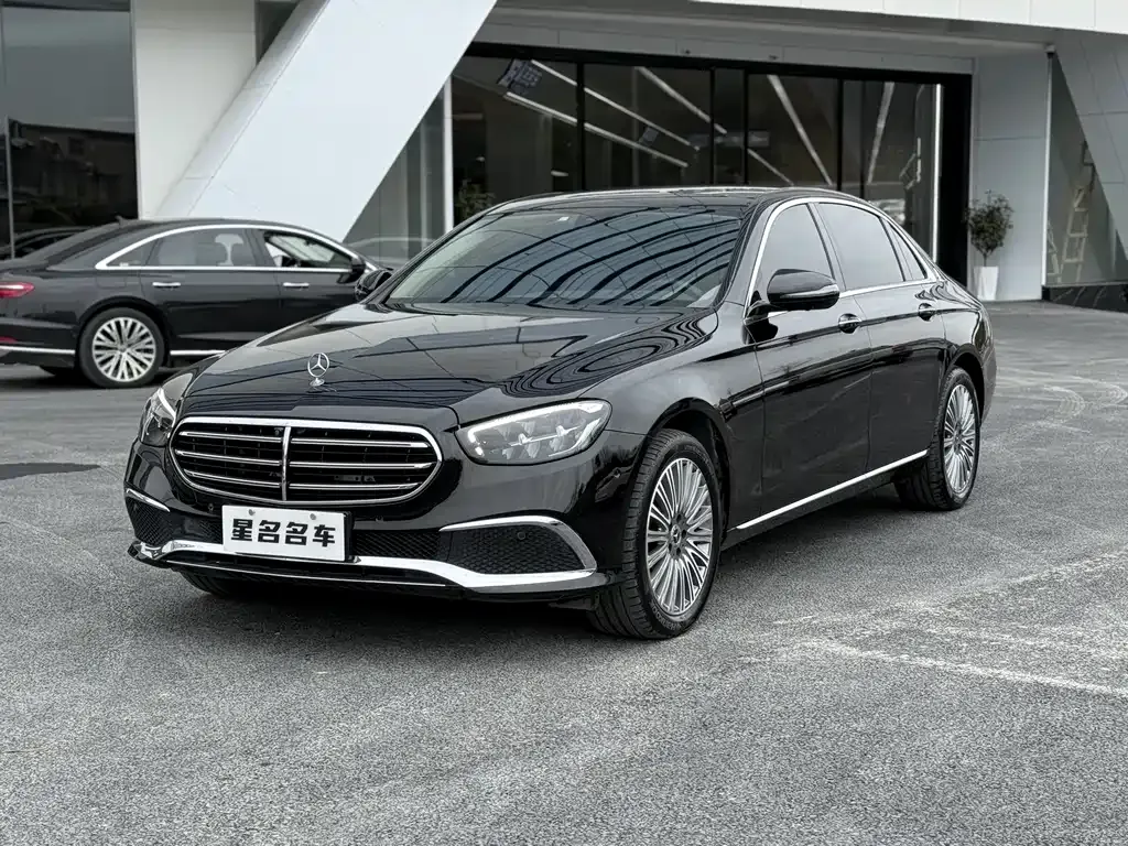 Mercedes-Benz E-Class — фото 1