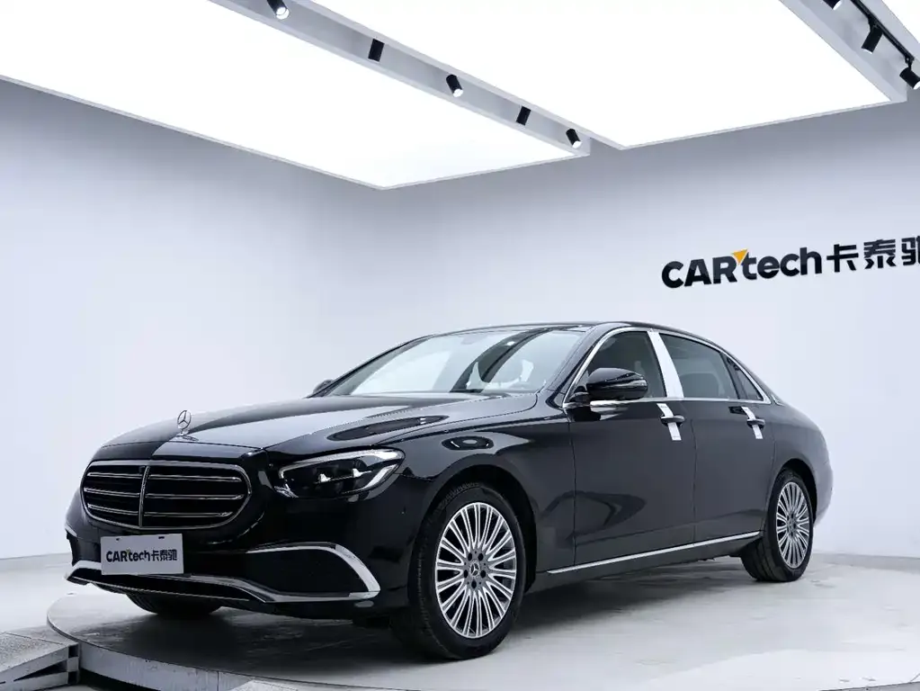 Mercedes-Benz E-Class — фото 1