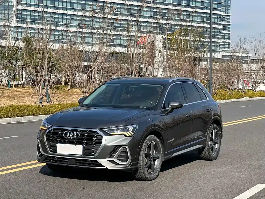 Audi Q3 — фото 1