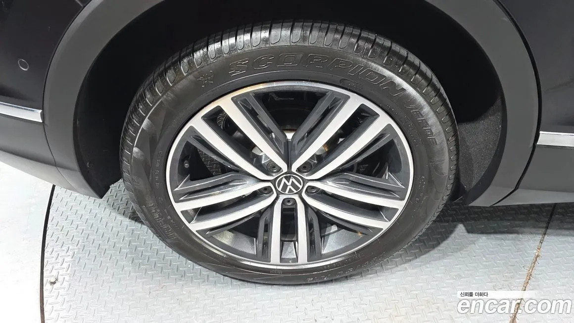 Volkswagen Tiguan — фото 10