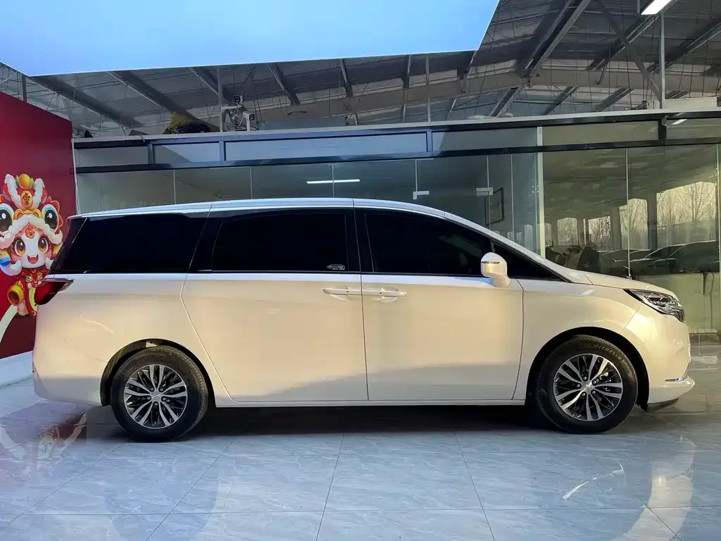 Buick GL8 2022 из CN, фото 2