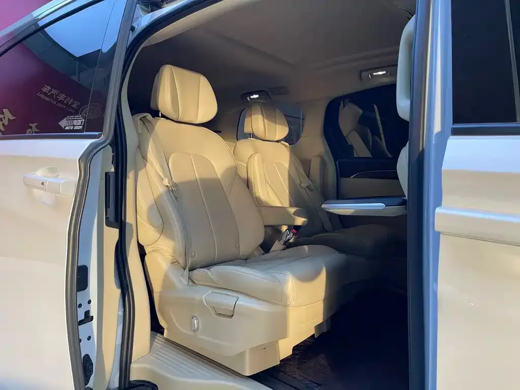 Buick GL8 2022 из CN, фото 3