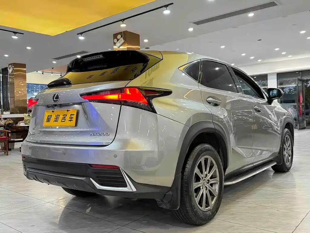 Lexus NX — фото 7