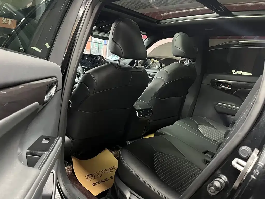 Toyota Crown Kluger 2022 из CN, фото 10