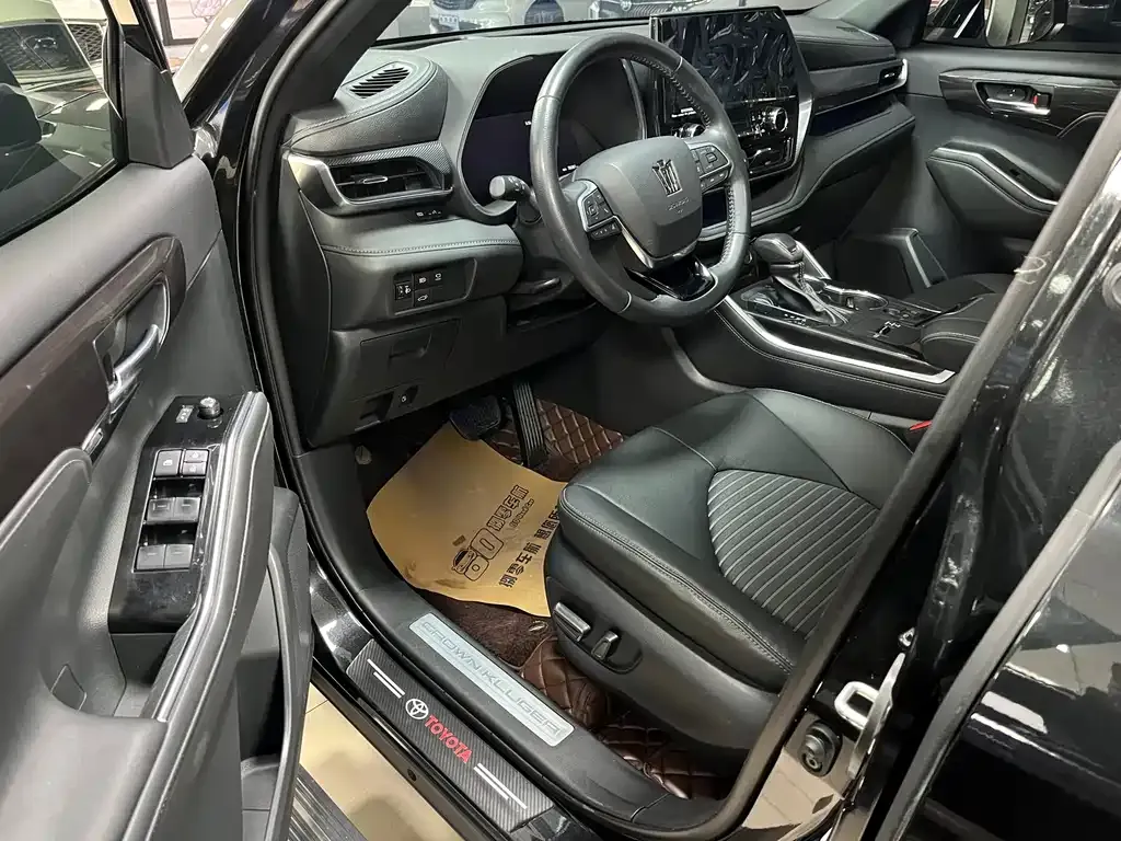 Toyota Crown Kluger 2022 из CN, фото 3