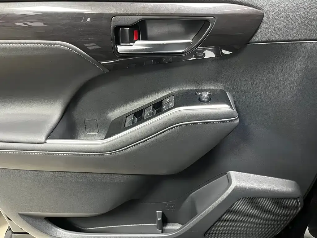 Toyota Crown Kluger 2022 из CN, фото 9
