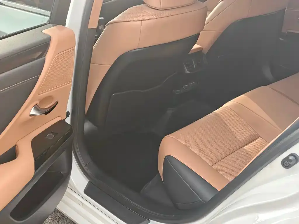Lexus ES 2024 из CN, фото 3