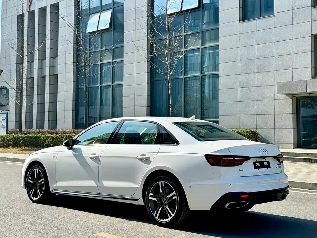 Audi A4L 2023 из CN, фото 9