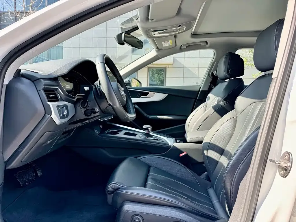 Audi A4L 2023 из CN, фото 6