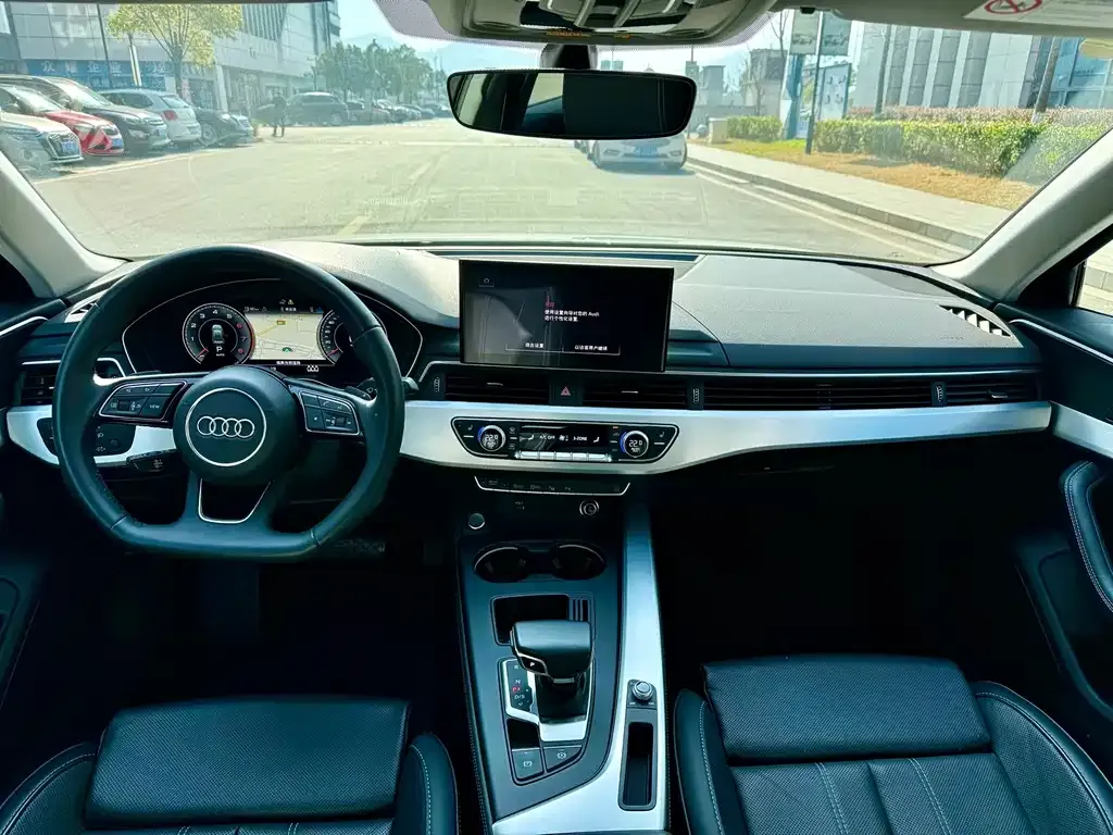 Audi A4L 2023 из CN, фото 2