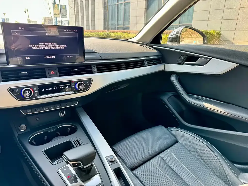 Audi A4L 2023 из CN, фото 3