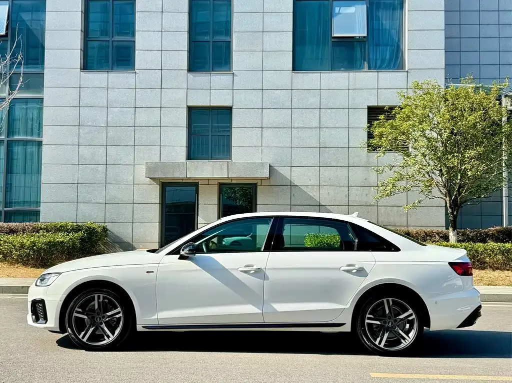 Audi A4L 2023 из CN, фото 10