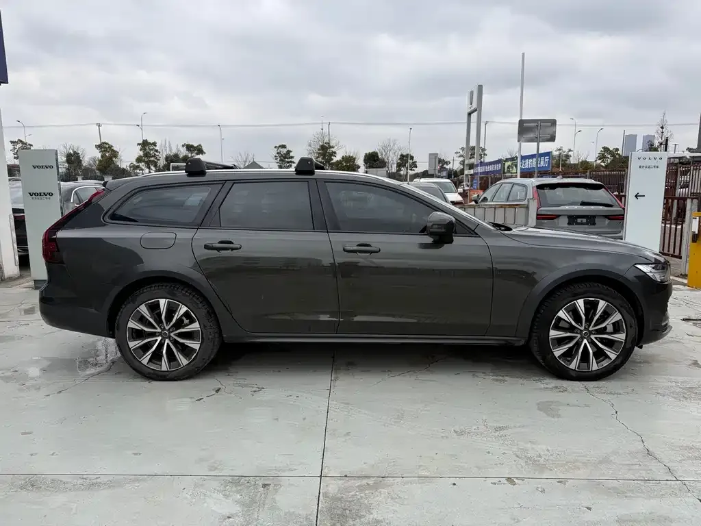 Volvo V90 2021 из CN, фото 2