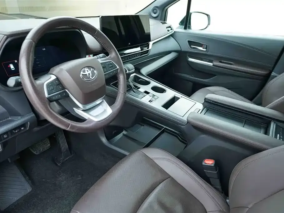 Toyota Sienna — фото 8