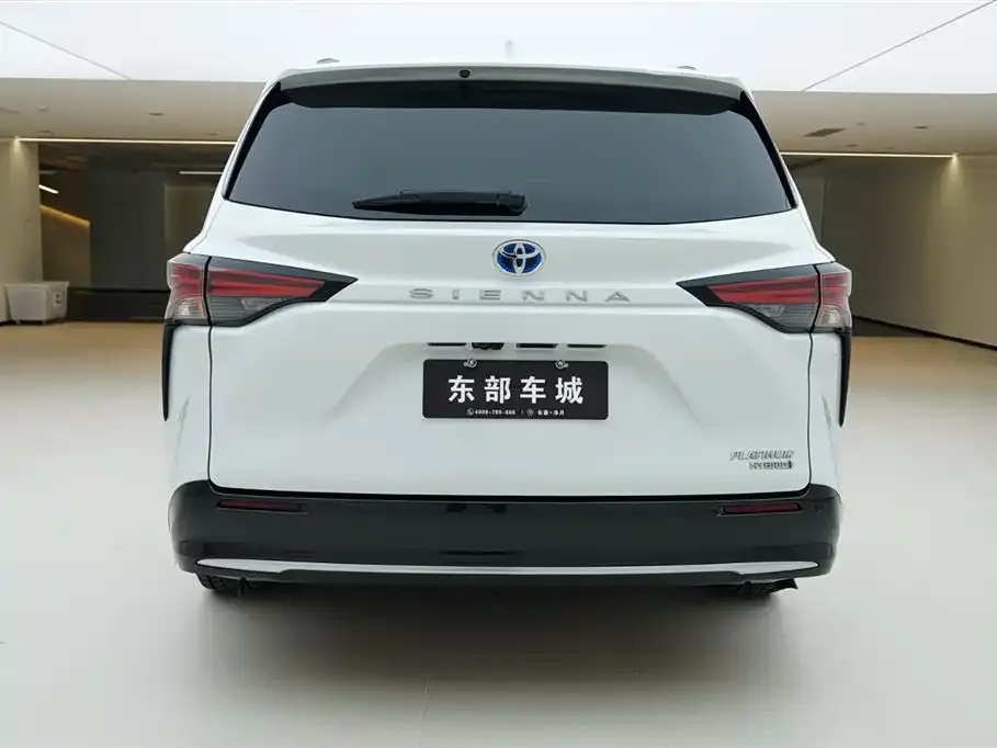 Toyota Sienna — фото 10