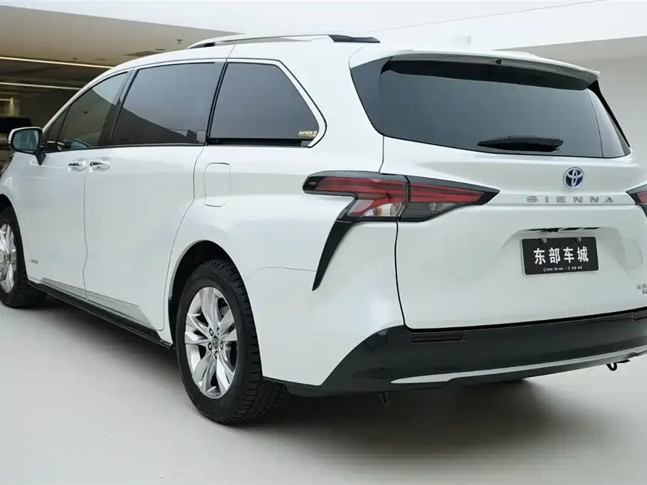 Toyota Sienna — фото 6