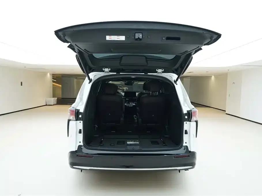 Toyota Sienna — фото 2