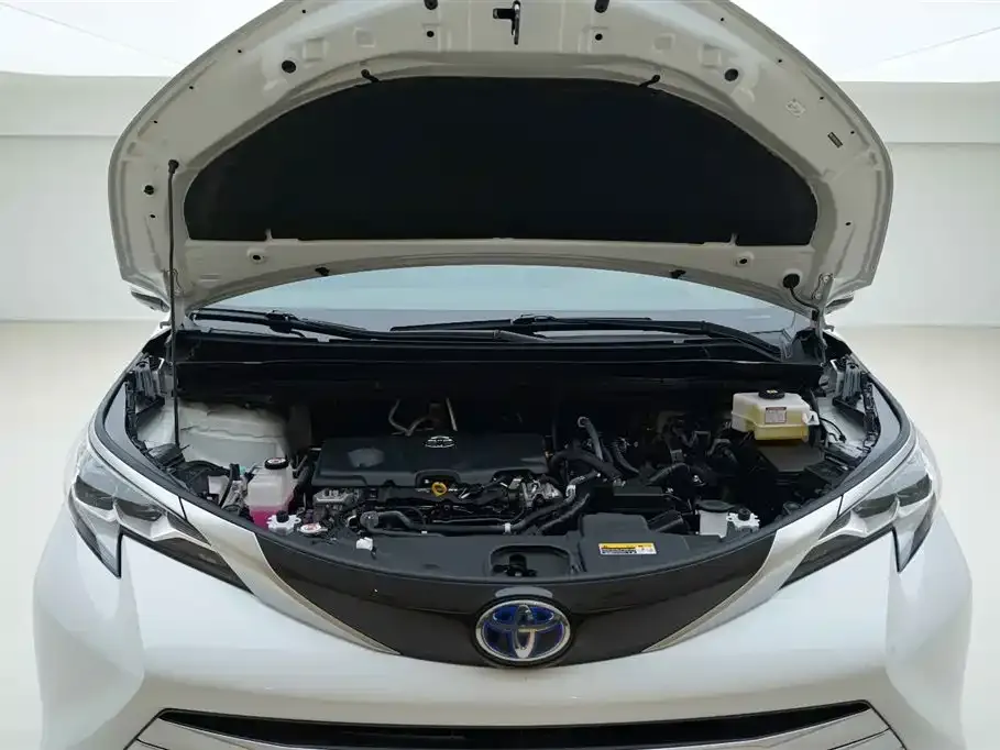 Toyota Sienna — фото 9