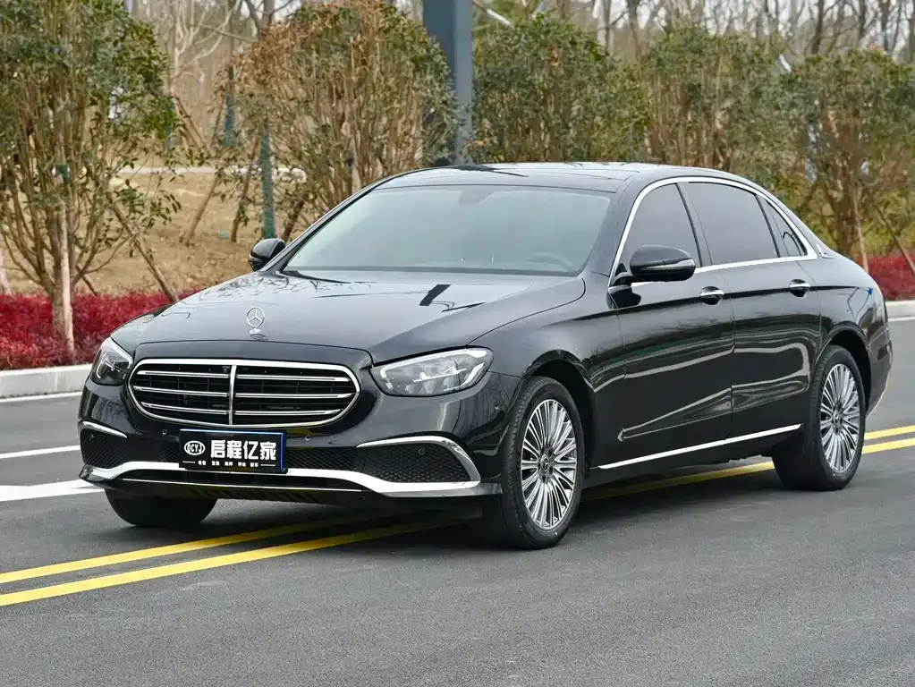 Mercedes-Benz E-Class — фото 1