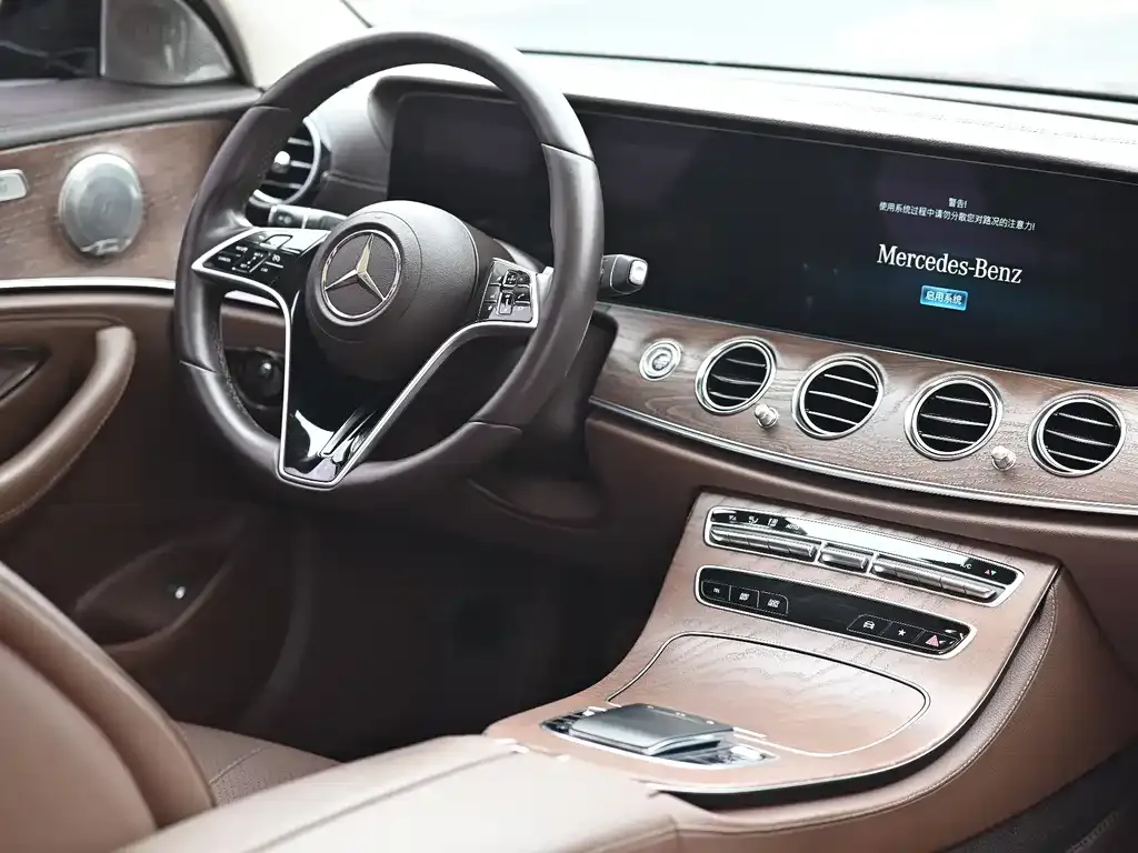 Mercedes-Benz E-Class — фото 6