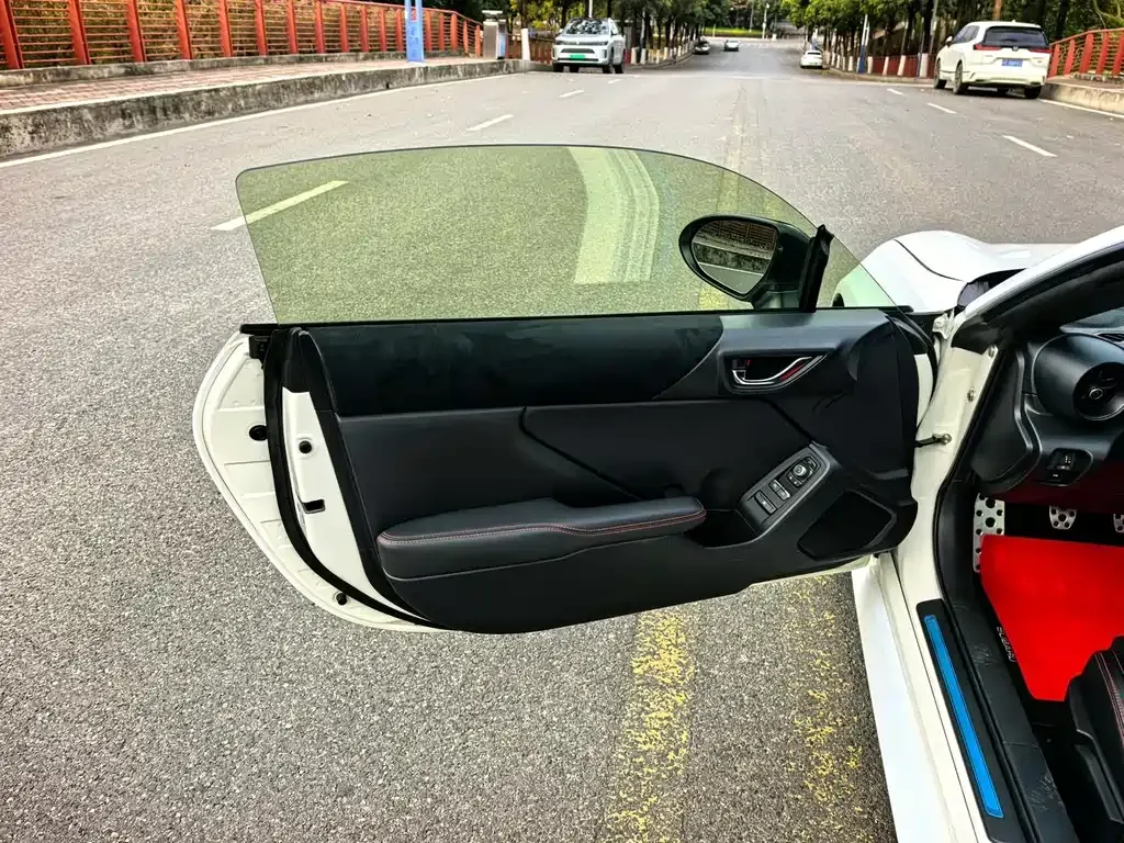 Subaru BRZ 2023 из CN, фото 10