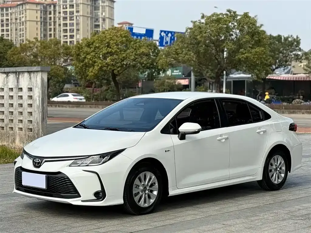 Toyota Corolla — фото 1