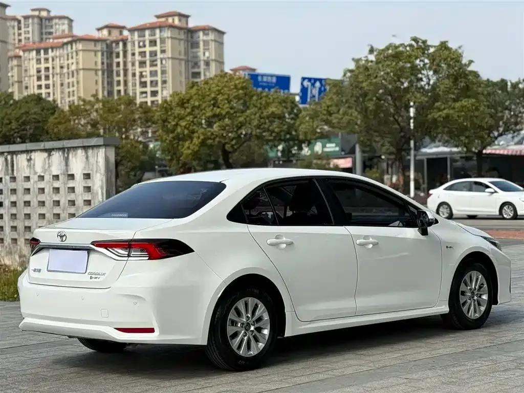 Toyota Corolla — фото 2