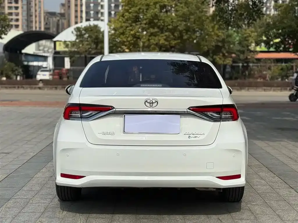 Toyota Corolla — фото 7