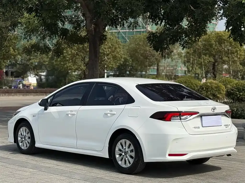 Toyota Corolla — фото 9