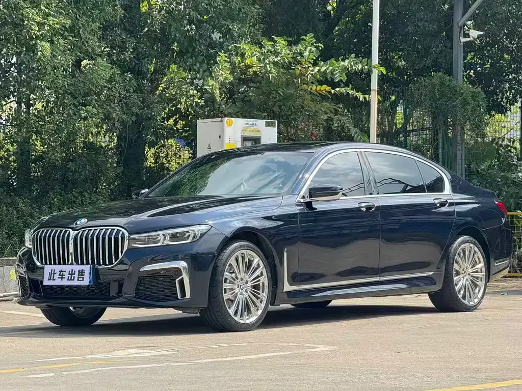BMW 7 Series — фото 1