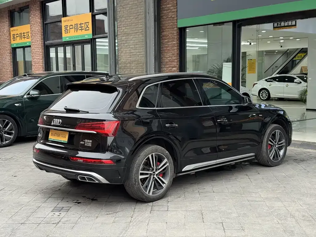 Audi Q5L 2022 из CN, фото 2