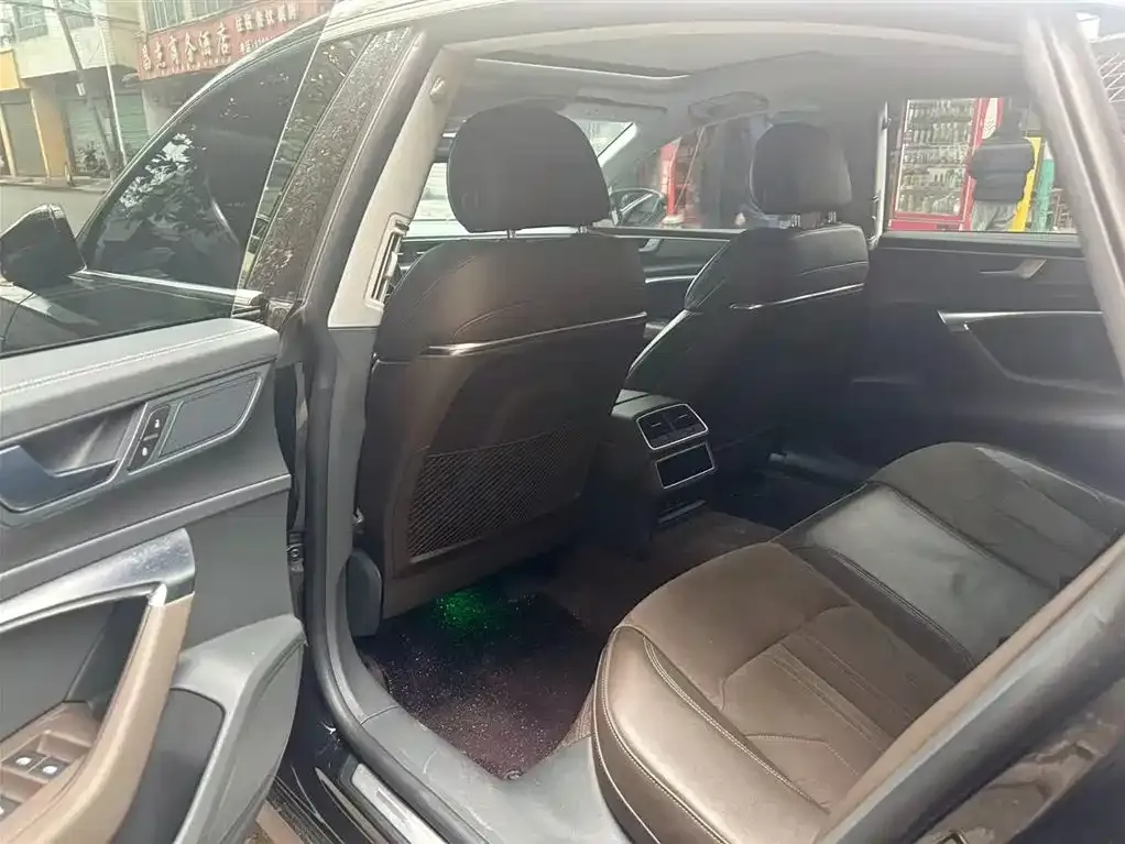 Audi A7L 2024 из CN, фото 4